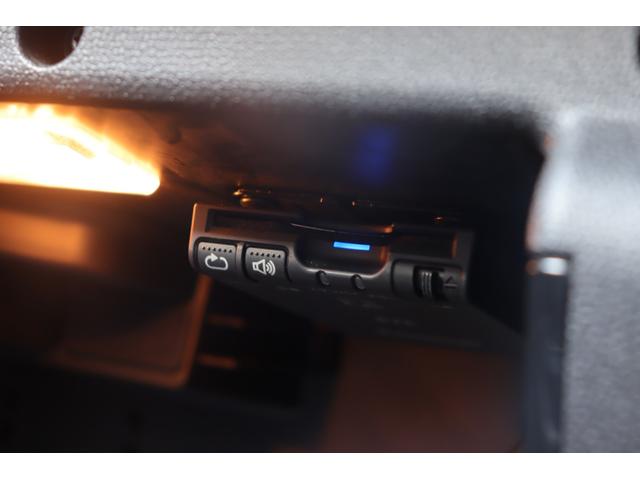 ＭＩＮＩ クーパーＤ　クロスオーバー　禁煙車　純正オーディオ　ＡＵＸ　ＣＤ　キセノンヘッドライト　オートライト　フロント／リアフォグ　アンビエントライト　純正フロアマット　純正１６インチＡＷ　社外ＥＴＣ　リモコンキー　スペアキー１本あり（6枚目）