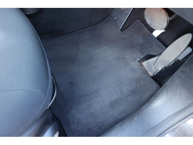 ＭＩＮＩ クーパーＤ　クロスオーバー　禁煙車　純正オーディオ　ＡＵＸ　ＣＤ　キセノンヘッドライト　オートライト　フロント／リアフォグ　アンビエントライト　純正フロアマット　純正１６インチＡＷ　社外ＥＴＣ　リモコンキー　スペアキー１本あり（7枚目）