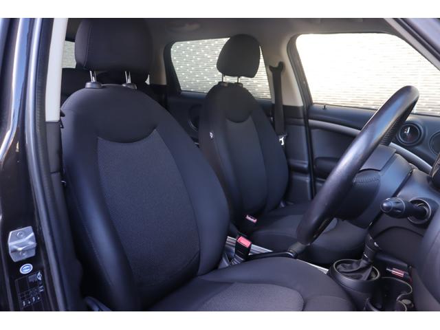 ＭＩＮＩ クーパーＤ　クロスオーバー　禁煙車　純正オーディオ　ＡＵＸ　ＣＤ　キセノンヘッドライト　オートライト　フロント／リアフォグ　アンビエントライト　純正フロアマット　純正１６インチＡＷ　社外ＥＴＣ　リモコンキー　スペアキー１本あり（11枚目）