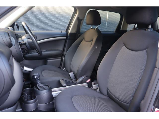 ＭＩＮＩ クーパーＤ　クロスオーバー　禁煙車　純正オーディオ　ＡＵＸ　ＣＤ　キセノンヘッドライト　オートライト　フロント／リアフォグ　アンビエントライト　純正フロアマット　純正１６インチＡＷ　社外ＥＴＣ　リモコンキー　スペアキー１本あり（13枚目）