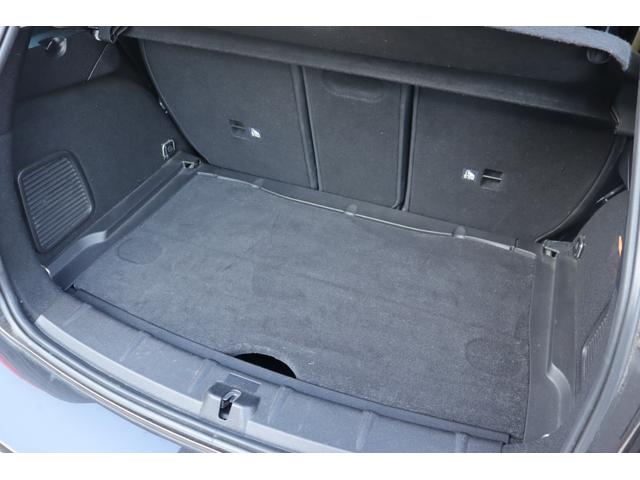 ＭＩＮＩ クーパーＤ　クロスオーバー　禁煙車　純正オーディオ　ＡＵＸ　ＣＤ　キセノンヘッドライト　オートライト　フロント／リアフォグ　アンビエントライト　純正フロアマット　純正１６インチＡＷ　社外ＥＴＣ　リモコンキー　スペアキー１本あり（14枚目）