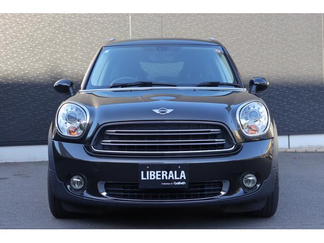 ＭＩＮＩ クーパーＤ　クロスオーバー　禁煙車　純正オーディオ　ＡＵＸ　ＣＤ　キセノンヘッドライト　オートライト　フロント／リアフォグ　アンビエントライト　純正フロアマット　純正１６インチＡＷ　社外ＥＴＣ　リモコンキー　スペアキー１本あり（19枚目）