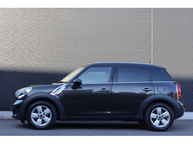 ＭＩＮＩ クーパーＤ　クロスオーバー　禁煙車　純正オーディオ　ＡＵＸ　ＣＤ　キセノンヘッドライト　オートライト　フロント／リアフォグ　アンビエントライト　純正フロアマット　純正１６インチＡＷ　社外ＥＴＣ　リモコンキー　スペアキー１本あり（21枚目）