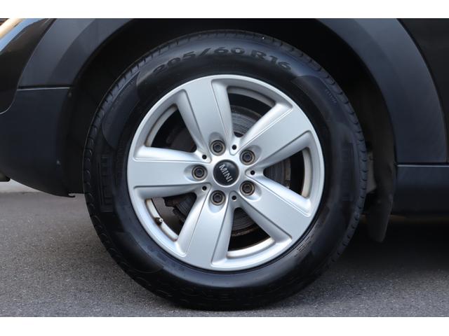 ＭＩＮＩ クーパーＤ　クロスオーバー　禁煙車　純正オーディオ　ＡＵＸ　ＣＤ　キセノンヘッドライト　オートライト　フロント／リアフォグ　アンビエントライト　純正フロアマット　純正１６インチＡＷ　社外ＥＴＣ　リモコンキー　スペアキー１本あり（23枚目）