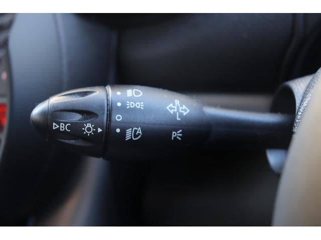 ＭＩＮＩ クーパーＤ　クロスオーバー　禁煙車　純正オーディオ　ＡＵＸ　ＣＤ　キセノンヘッドライト　オートライト　フロント／リアフォグ　アンビエントライト　純正フロアマット　純正１６インチＡＷ　社外ＥＴＣ　リモコンキー　スペアキー１本あり（27枚目）