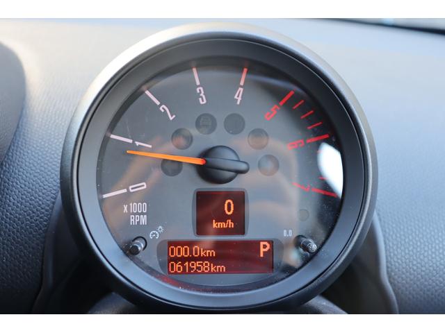 ＭＩＮＩ クーパーＤ　クロスオーバー　禁煙車　純正オーディオ　ＡＵＸ　ＣＤ　キセノンヘッドライト　オートライト　フロント／リアフォグ　アンビエントライト　純正フロアマット　純正１６インチＡＷ　社外ＥＴＣ　リモコンキー　スペアキー１本あり（29枚目）