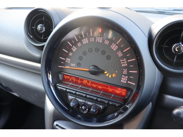 ＭＩＮＩ クーパーＤ　クロスオーバー　禁煙車　純正オーディオ　ＡＵＸ　ＣＤ　キセノンヘッドライト　オートライト　フロント／リアフォグ　アンビエントライト　純正フロアマット　純正１６インチＡＷ　社外ＥＴＣ　リモコンキー　スペアキー１本あり（30枚目）