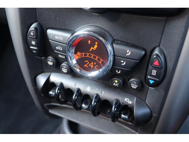 ＭＩＮＩ クーパーＤ　クロスオーバー　禁煙車　純正オーディオ　ＡＵＸ　ＣＤ　キセノンヘッドライト　オートライト　フロント／リアフォグ　アンビエントライト　純正フロアマット　純正１６インチＡＷ　社外ＥＴＣ　リモコンキー　スペアキー１本あり（34枚目）
