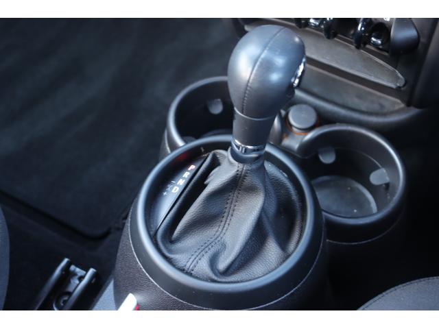ＭＩＮＩ クーパーＤ　クロスオーバー　禁煙車　純正オーディオ　ＡＵＸ　ＣＤ　キセノンヘッドライト　オートライト　フロント／リアフォグ　アンビエントライト　純正フロアマット　純正１６インチＡＷ　社外ＥＴＣ　リモコンキー　スペアキー１本あり（39枚目）