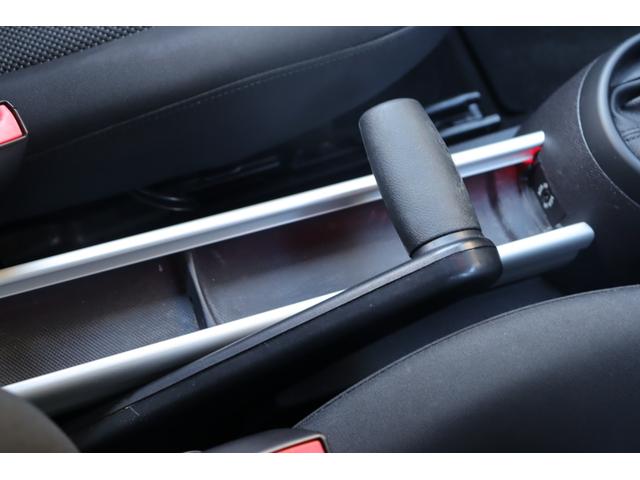 ＭＩＮＩ クーパーＤ　クロスオーバー　禁煙車　純正オーディオ　ＡＵＸ　ＣＤ　キセノンヘッドライト　オートライト　フロント／リアフォグ　アンビエントライト　純正フロアマット　純正１６インチＡＷ　社外ＥＴＣ　リモコンキー　スペアキー１本あり（41枚目）