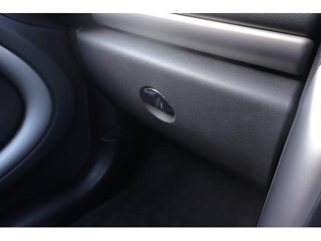 ＭＩＮＩ クーパーＤ　クロスオーバー　禁煙車　純正オーディオ　ＡＵＸ　ＣＤ　キセノンヘッドライト　オートライト　フロント／リアフォグ　アンビエントライト　純正フロアマット　純正１６インチＡＷ　社外ＥＴＣ　リモコンキー　スペアキー１本あり（43枚目）