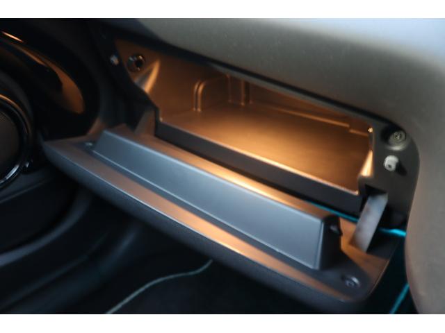 ＭＩＮＩ クーパーＤ　インテリジェントＳ　ＵＪテールランプ　クルコン　純正ナビ　ＢＴ　Ｂカメラ　コーナーＳ　黒革　シートＨ　ＬＥＤ　Ａライト　Ｆ／Ｒフォグ　Ａワイパー　ステアＳ　純正１５インチＡＷ　ＥＴＣ　純正前後ドラレコ（46枚目）