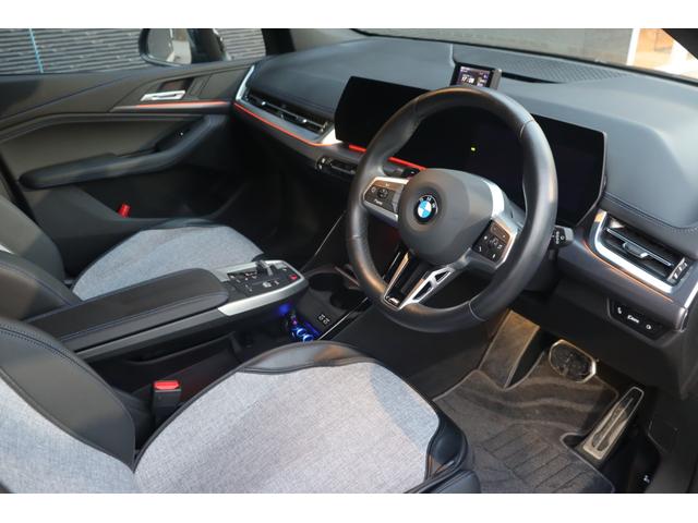 ２シリーズ ２１８ｄアクティブツアラー　Ｍスポーツ　禁煙　ＡＣＣ　ＢＳＭ　純正ナビ　ＣａｒＰｌａｙ　ＢＴ　３６０°　コーナーＳ　ワイヤレス充電　半革　シートＨ　Ｐシート　Ｐシフト　ステアＳ　ＬＥＤ　Ａハイビーム　純正１７インチＡＷ　ミラー一体型ＥＴＣ（10枚目）