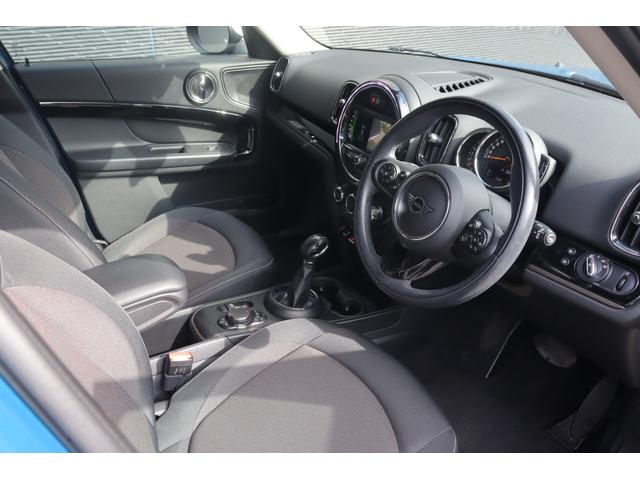 ＭＩＮＩ クーパーＤ　クロスオーバー　インテリジェントＳ　ＡＣＣ　純正ナビ　Ｂｌｕｅｔｏｏｔｈ　ＵＳＢ　Ｂカメラ　コーナーＳ　ＬＥＤ　Ａライト　Ｆ／Ｒフォグ　Ａワイパー　Ｐバックドア　純正１７インチＡＷ　ミラー一体型ＥＴＣ　ドラレコ　禁煙（10枚目）