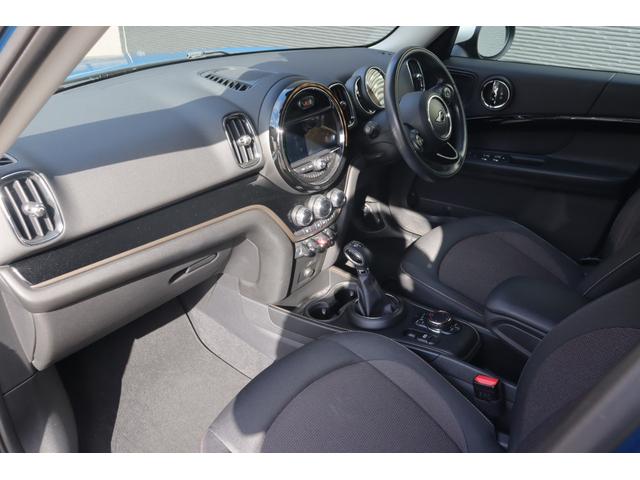 ＭＩＮＩ クーパーＤ　クロスオーバー　インテリジェントＳ　ＡＣＣ　純正ナビ　Ｂｌｕｅｔｏｏｔｈ　ＵＳＢ　Ｂカメラ　コーナーＳ　ＬＥＤ　Ａライト　Ｆ／Ｒフォグ　Ａワイパー　Ｐバックドア　純正１７インチＡＷ　ミラー一体型ＥＴＣ　ドラレコ　禁煙（12枚目）