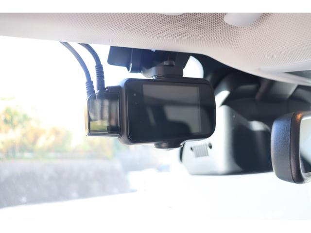 ジープ・レネゲード リミテッド　ＡＣＣ　ＢＳＭ　衝突被害軽減ブレーキ　純正ナビ　ＣａｒＰｌａｙ　地デジ　Ｂｌｕｅｔｏｏｔｈ　Ｂカメラ　　Ｐセンサー　ドラレコ前後　黒革　シートＨ　Ｐシート　ステアＨ　ステアＳ　コーナーＳ　ＥＴＣ（6枚目）