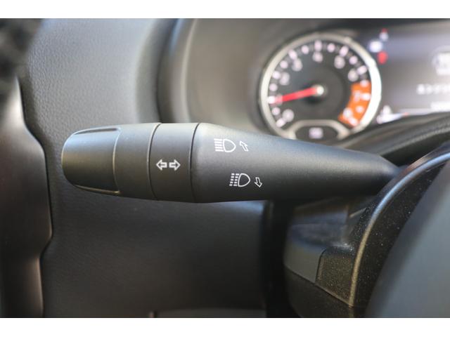 ジープ・レネゲード リミテッド　ＡＣＣ　ＢＳＭ　衝突被害軽減ブレーキ　純正ナビ　ＣａｒＰｌａｙ　地デジ　Ｂｌｕｅｔｏｏｔｈ　Ｂカメラ　　Ｐセンサー　ドラレコ前後　黒革　シートＨ　Ｐシート　ステアＨ　ステアＳ　コーナーＳ　ＥＴＣ（27枚目）