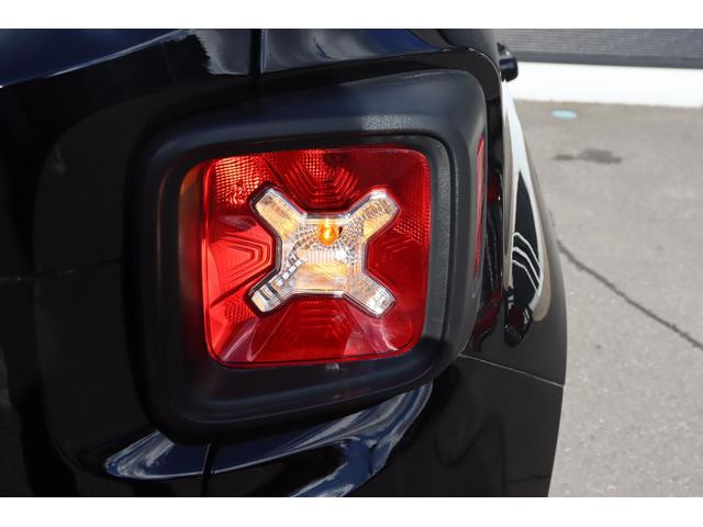 ジープ・レネゲード リミテッド　ＡＣＣ　ＢＳＭ　衝突被害軽減ブレーキ　純正ナビ　ＣａｒＰｌａｙ　地デジ　Ｂｌｕｅｔｏｏｔｈ　Ｂカメラ　　Ｐセンサー　ドラレコ前後　黒革　シートＨ　Ｐシート　ステアＨ　ステアＳ　コーナーＳ　ＥＴＣ（63枚目）