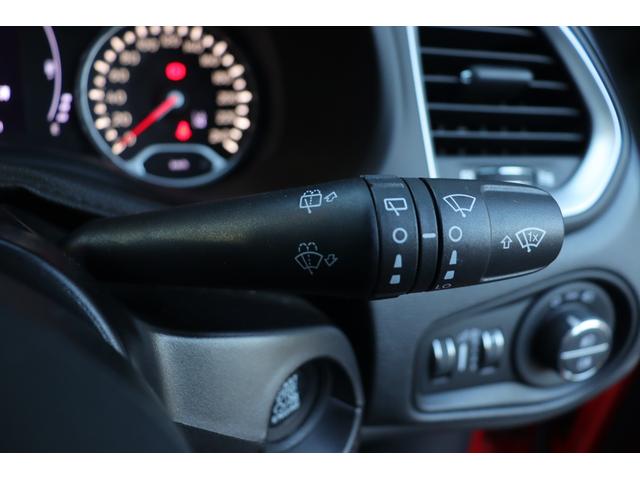 ジープ・レネゲード ロンジチュード　衝突軽減　ＢＳＭ　純正ディスプレイＡ　ＣａｒＰｌａｙ　ＢＴ　ＵＳＢ　ＡＵＸ　Ｂカメラ　コーナーＳ　ステアＳ　ハロゲンライト　Ｆ／Ｒフォグ　純正１６インチＡＷ　純正フロアマット　ＥＴＣ　社外ドラレコ（28枚目）