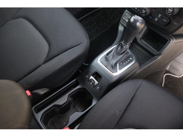 ジープ・レネゲード ロンジチュード　衝突軽減　ＢＳＭ　純正ディスプレイＡ　ＣａｒＰｌａｙ　ＢＴ　ＵＳＢ　ＡＵＸ　Ｂカメラ　コーナーＳ　ステアＳ　ハロゲンライト　Ｆ／Ｒフォグ　純正１６インチＡＷ　純正フロアマット　ＥＴＣ　社外ドラレコ（42枚目）