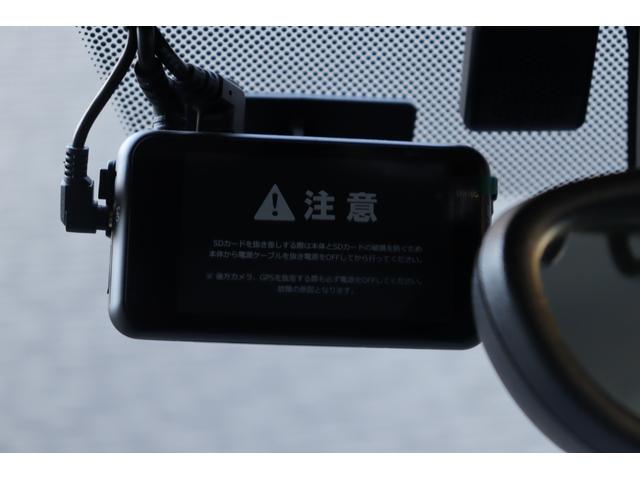 ＭＩＮＩ クーパーＤ　インテリジェントＳ　クルーズコントロール　純ナビ　ＢＴ　Ｂカメラ　ＵＳＢ　半革　純正ドラレコ　Ａライト　ＬＥＤヘッドライト　Ａワイパー　純正フロアマット　純正１６ＡＷ　ＵＪテールランプ　ＥＴＣ　禁煙車（6枚目）