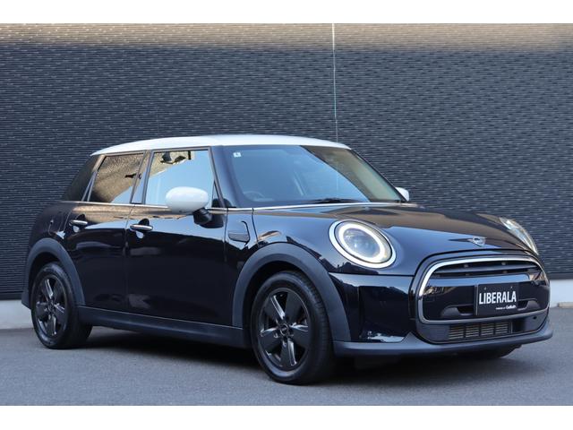 ＭＩＮＩ クーパーＤ　インテリジェントＳ　クルーズコントロール　純ナビ　ＢＴ　Ｂカメラ　ＵＳＢ　半革　純正ドラレコ　Ａライト　ＬＥＤヘッドライト　Ａワイパー　純正フロアマット　純正１６ＡＷ　ＵＪテールランプ　ＥＴＣ　禁煙車（17枚目）