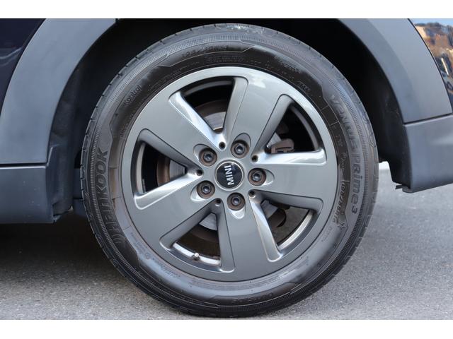 ＭＩＮＩ クーパーＤ　インテリジェントＳ　クルーズコントロール　純ナビ　ＢＴ　Ｂカメラ　ＵＳＢ　半革　純正ドラレコ　Ａライト　ＬＥＤヘッドライト　Ａワイパー　純正フロアマット　純正１６ＡＷ　ＵＪテールランプ　ＥＴＣ　禁煙車（24枚目）