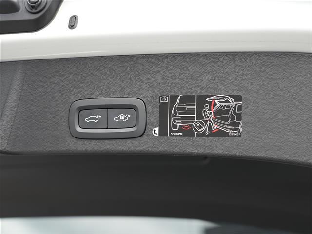 ＸＣ４０ Ｔ４　ＡＷＤ　インスクリプション　ブラックレザー　ハーマンカードン　　３６０°カメラ　ステアリングヒーター　シートヒーター　　ＡＣＣ　ＢＳＭ　ＬＫＡ　ＣａｒＰｌａｙ　純正ナビ　フルセグテレビ（19枚目）