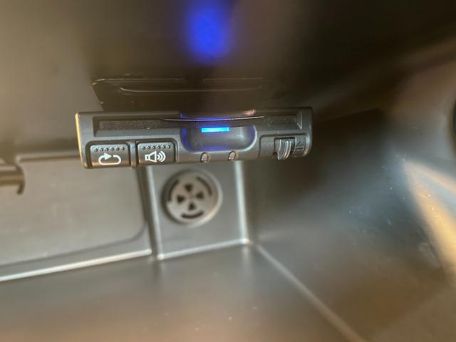 ＭＩＮＩ クーパー　ＬＣＩモデルＭＩＮＩドライビングアシストＡＣＣブラックレザーシート　シートヒーター　バックカメラ社外インターフェースフルセグＴＶ　ドライブレコーダー　ブラックアクセントトリム　アンビエントライト（14枚目）