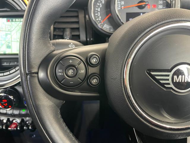 ＭＩＮＩ クーパー　ＬＣＩモデルＭＩＮＩドライビングアシストＡＣＣブラックレザーシート　シートヒーター　バックカメラ社外インターフェースフルセグＴＶ　ドライブレコーダー　ブラックアクセントトリム　アンビエントライト（18枚目）