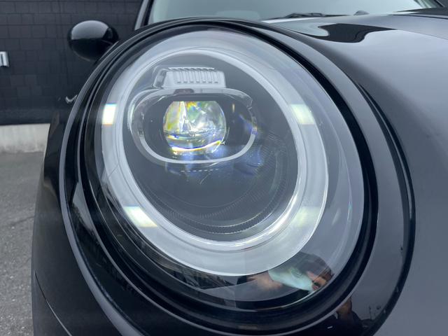 ＭＩＮＩ クーパー　ＬＣＩモデルＭＩＮＩドライビングアシストＡＣＣブラックレザーシート　シートヒーター　バックカメラ社外インターフェースフルセグＴＶ　ドライブレコーダー　ブラックアクセントトリム　アンビエントライト（48枚目）