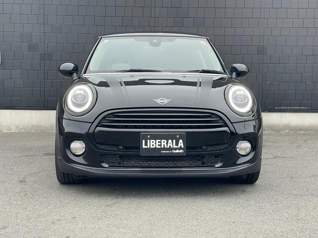 ＭＩＮＩ クーパー　ＬＣＩモデルＭＩＮＩドライビングアシストＡＣＣブラックレザーシート　シートヒーター　バックカメラ社外インターフェースフルセグＴＶ　ドライブレコーダー　ブラックアクセントトリム　アンビエントライト（53枚目）