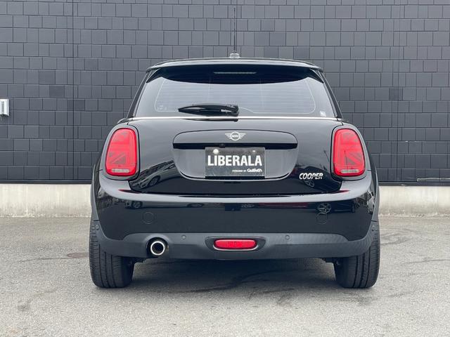 ＭＩＮＩ クーパー　ＬＣＩモデルＭＩＮＩドライビングアシストＡＣＣブラックレザーシート　シートヒーター　バックカメラ社外インターフェースフルセグＴＶ　ドライブレコーダー　ブラックアクセントトリム　アンビエントライト（57枚目）