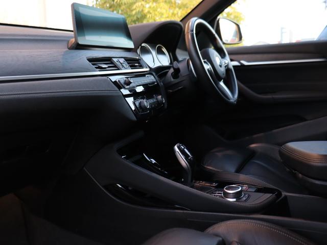 Ｘ１ ｘＤｒｉｖｅ　１８ｄ　Ｍスポーツ　ＬＣＩモデル　ＨｉＬｉｎｅパッケージブラックレザーシート　／シートヒーター　ＩＤｒｉｖｅＨＤＤナビＢｌｕｅｔｏｏｔｈバックカメラ　インテリジェントＳＦＴ衝突軽減ブレーキ車線逸脱警告ＡＣＣ　Ｃアクセス（6枚目）