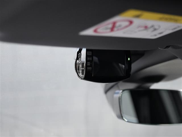 Ｑ３ ３５ＴＦＳＩ　Ｓライン　ワンオーナー　ＡｕｄｙプレセンスＡＣＣレーンアシストサイドアシスト　ＭＭＩナビフルセグＴＶ　Ｂｌｕｅｔｏｏｔｈ全方位カメラブラックレザーシートシートヒーター　パワーバックドア　ドライブセレクトドラレコ（3枚目）
