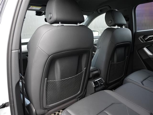 Ｑ３ ３５ＴＦＳＩ　Ｓライン　ワンオーナー　ＡｕｄｙプレセンスＡＣＣレーンアシストサイドアシスト　ＭＭＩナビフルセグＴＶ　Ｂｌｕｅｔｏｏｔｈ全方位カメラブラックレザーシートシートヒーター　パワーバックドア　ドライブセレクトドラレコ（11枚目）