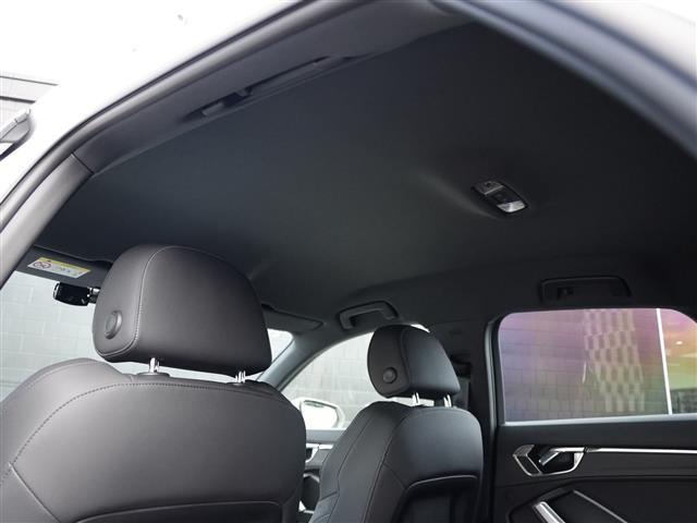 Ｑ３ ３５ＴＦＳＩ　Ｓライン　ワンオーナー　ＡｕｄｙプレセンスＡＣＣレーンアシストサイドアシスト　ＭＭＩナビフルセグＴＶ　Ｂｌｕｅｔｏｏｔｈ全方位カメラブラックレザーシートシートヒーター　パワーバックドア　ドライブセレクトドラレコ（14枚目）