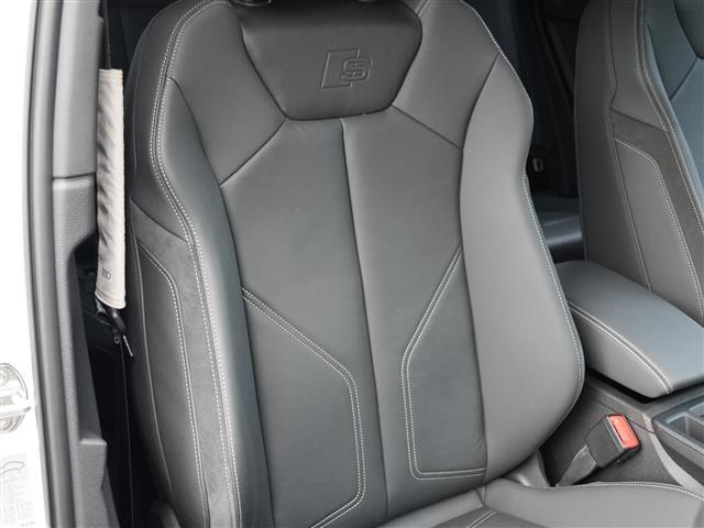 Ｑ３ ３５ＴＦＳＩ　Ｓライン　ワンオーナー　ＡｕｄｙプレセンスＡＣＣレーンアシストサイドアシスト　ＭＭＩナビフルセグＴＶ　Ｂｌｕｅｔｏｏｔｈ全方位カメラブラックレザーシートシートヒーター　パワーバックドア　ドライブセレクトドラレコ（17枚目）