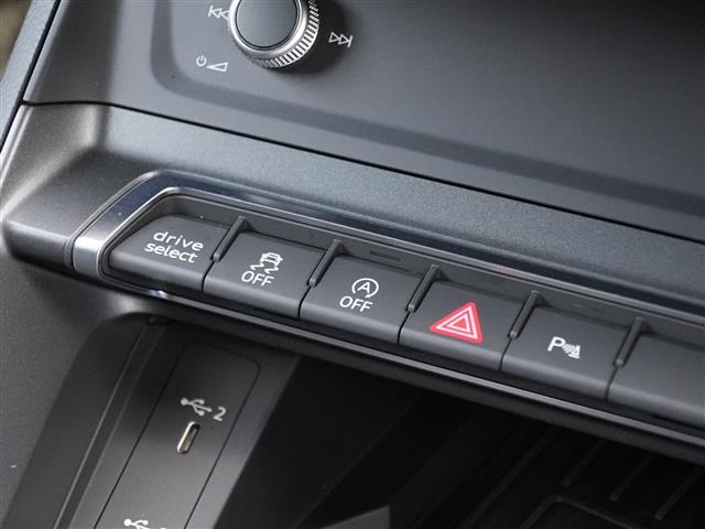 Ｑ３ ３５ＴＦＳＩ　Ｓライン　ワンオーナー　ＡｕｄｙプレセンスＡＣＣレーンアシストサイドアシスト　ＭＭＩナビフルセグＴＶ　Ｂｌｕｅｔｏｏｔｈ全方位カメラブラックレザーシートシートヒーター　パワーバックドア　ドライブセレクトドラレコ（33枚目）