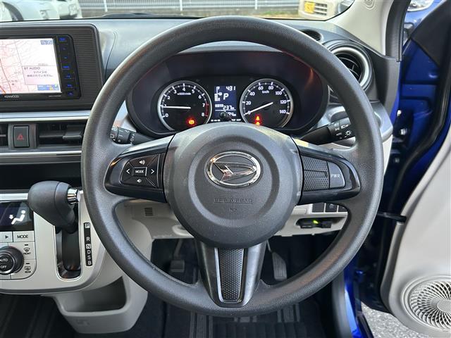 マットブラックにホワイトのＬＩＢＥＲＡＬＡのロゴの建物と看板が目印です。