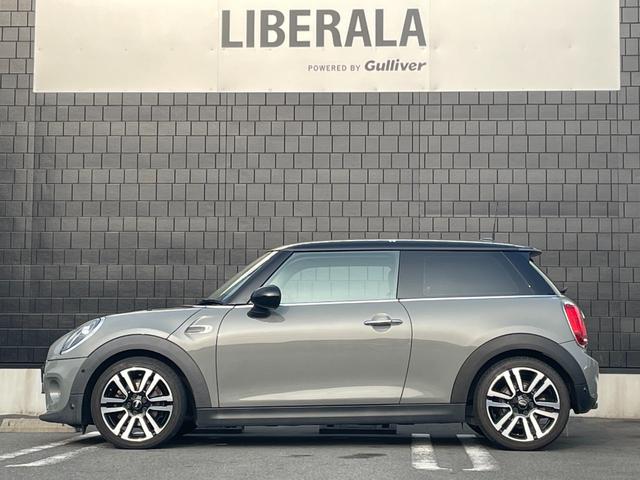 ＭＩＮＩ クーパー　ＬＣＩモデルインテリセーフティ軽減ブレーキｈａｒｍａｎ／ｋａｒｄｏｎサラウンドブラックハーフレザーシート　シートヒーター　コンフォートアクセス純正ナビ　ＢｌｕｅｔｏｏｔｈバックカメラＥＴＣＵＫテール（35枚目）