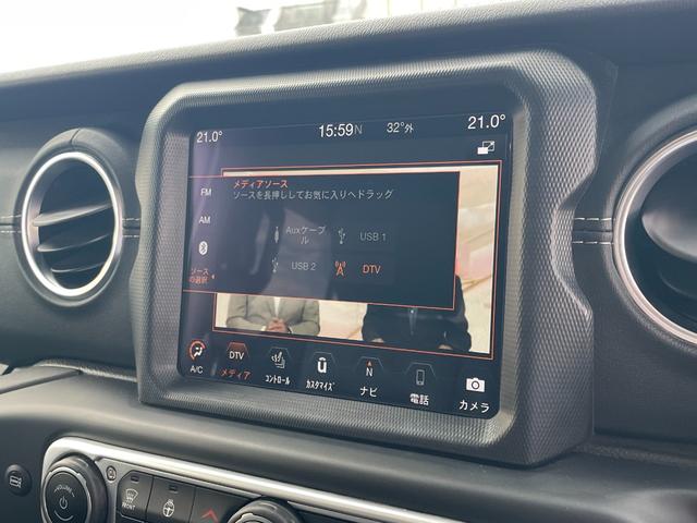 ジープ・ラングラーアンリミテッド サハラ　ＪＥＰＰＥＳＥＮ１インチリフトＵＰ　ＵｃｏｎｎｅｃｔナビフルセグＴＶ　Ｂｌｕｅｔｏｏｔｈ　ＣａｒＰｌａｙ対応バックカメラブラックレザーシートシートヒーター　ステアリングヒータ　軽減ブレーキＡＣＣＢＳＭ（25枚目）