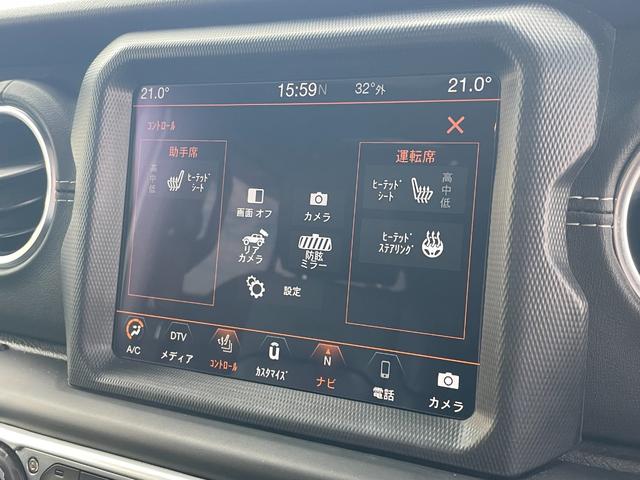 ジープ・ラングラーアンリミテッド サハラ　ＪＥＰＰＥＳＥＮ１インチリフトＵＰ　ＵｃｏｎｎｅｃｔナビフルセグＴＶ　Ｂｌｕｅｔｏｏｔｈ　ＣａｒＰｌａｙ対応バックカメラブラックレザーシートシートヒーター　ステアリングヒータ　軽減ブレーキＡＣＣＢＳＭ（26枚目）
