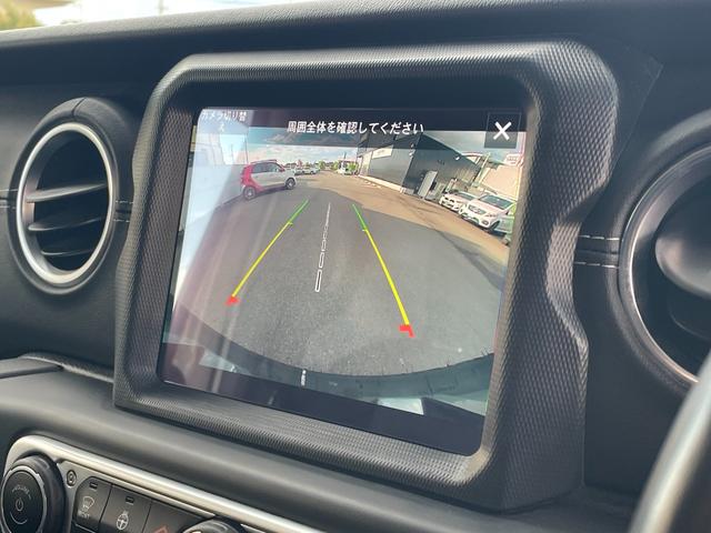 ジープ・ラングラーアンリミテッド サハラ　ＪＥＰＰＥＳＥＮ１インチリフトＵＰ　ＵｃｏｎｎｅｃｔナビフルセグＴＶ　Ｂｌｕｅｔｏｏｔｈ　ＣａｒＰｌａｙ対応バックカメラブラックレザーシートシートヒーター　ステアリングヒータ　軽減ブレーキＡＣＣＢＳＭ（29枚目）