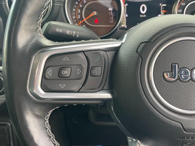 ジープ・ラングラーアンリミテッド サハラ　ＪＥＰＰＥＳＥＮ１インチリフトＵＰ　ＵｃｏｎｎｅｃｔナビフルセグＴＶ　Ｂｌｕｅｔｏｏｔｈ　ＣａｒＰｌａｙ対応バックカメラブラックレザーシートシートヒーター　ステアリングヒータ　軽減ブレーキＡＣＣＢＳＭ（31枚目）