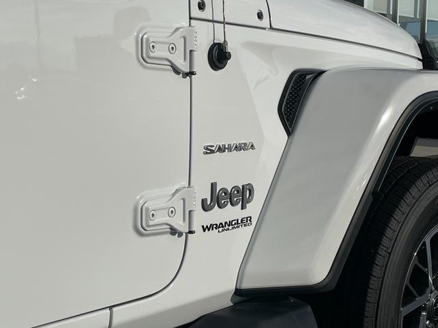 ジープ・ラングラーアンリミテッド サハラ　ＪＥＰＰＥＳＥＮ１インチリフトＵＰ　ＵｃｏｎｎｅｃｔナビフルセグＴＶ　Ｂｌｕｅｔｏｏｔｈ　ＣａｒＰｌａｙ対応バックカメラブラックレザーシートシートヒーター　ステアリングヒータ　軽減ブレーキＡＣＣＢＳＭ（44枚目）