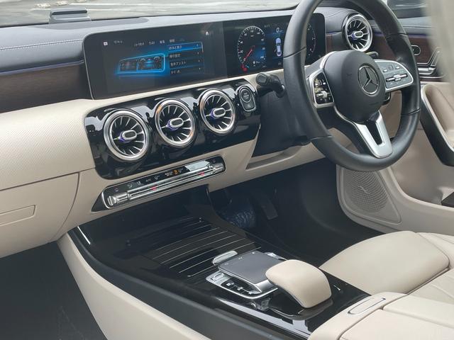 ＣＬＡクラス ＣＬＡ２００ｄ　レザーエクスクルーシブＰＫＧホワイトレザーシート　アドバンスＰＫＧ　ＭＢＵＸナビフルセグＴＶ　Ｂｌｕｅｔｏｏｔｈ全方位カメラヘッドアップディスプレイ　アンビエントライト　レーダーセーフティ　ドラレコ（4枚目）