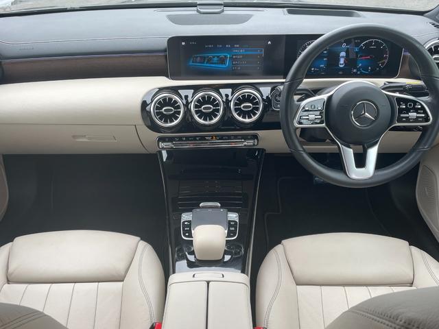 ＣＬＡクラス ＣＬＡ２００ｄ　レザーエクスクルーシブＰＫＧホワイトレザーシート　アドバンスＰＫＧ　ＭＢＵＸナビフルセグＴＶ　Ｂｌｕｅｔｏｏｔｈ全方位カメラヘッドアップディスプレイ　アンビエントライト　レーダーセーフティ　ドラレコ（14枚目）