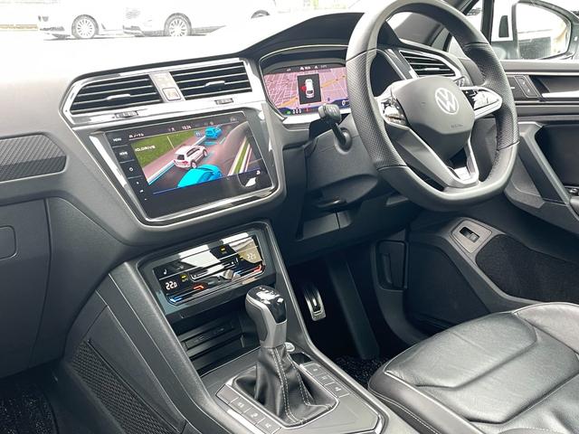 ティグアン ＴＳＩ　Ｒライン　１オーナー　パノラマＳＲブラックレザーシートｈａｒｍａｎ／ｋａｒｄｏｎ　ＤｉｓｃｏｖｅｒＰＲＯデジタルメーターヘッドアップディスプレイアンビエントライト　フロントアシスト　サイドアシストＢＳＭドラレコ（4枚目）