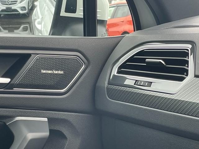 ティグアン ＴＳＩ　Ｒライン　１オーナー　パノラマＳＲブラックレザーシートｈａｒｍａｎ／ｋａｒｄｏｎ　ＤｉｓｃｏｖｅｒＰＲＯデジタルメーターヘッドアップディスプレイアンビエントライト　フロントアシスト　サイドアシストＢＳＭドラレコ（17枚目）